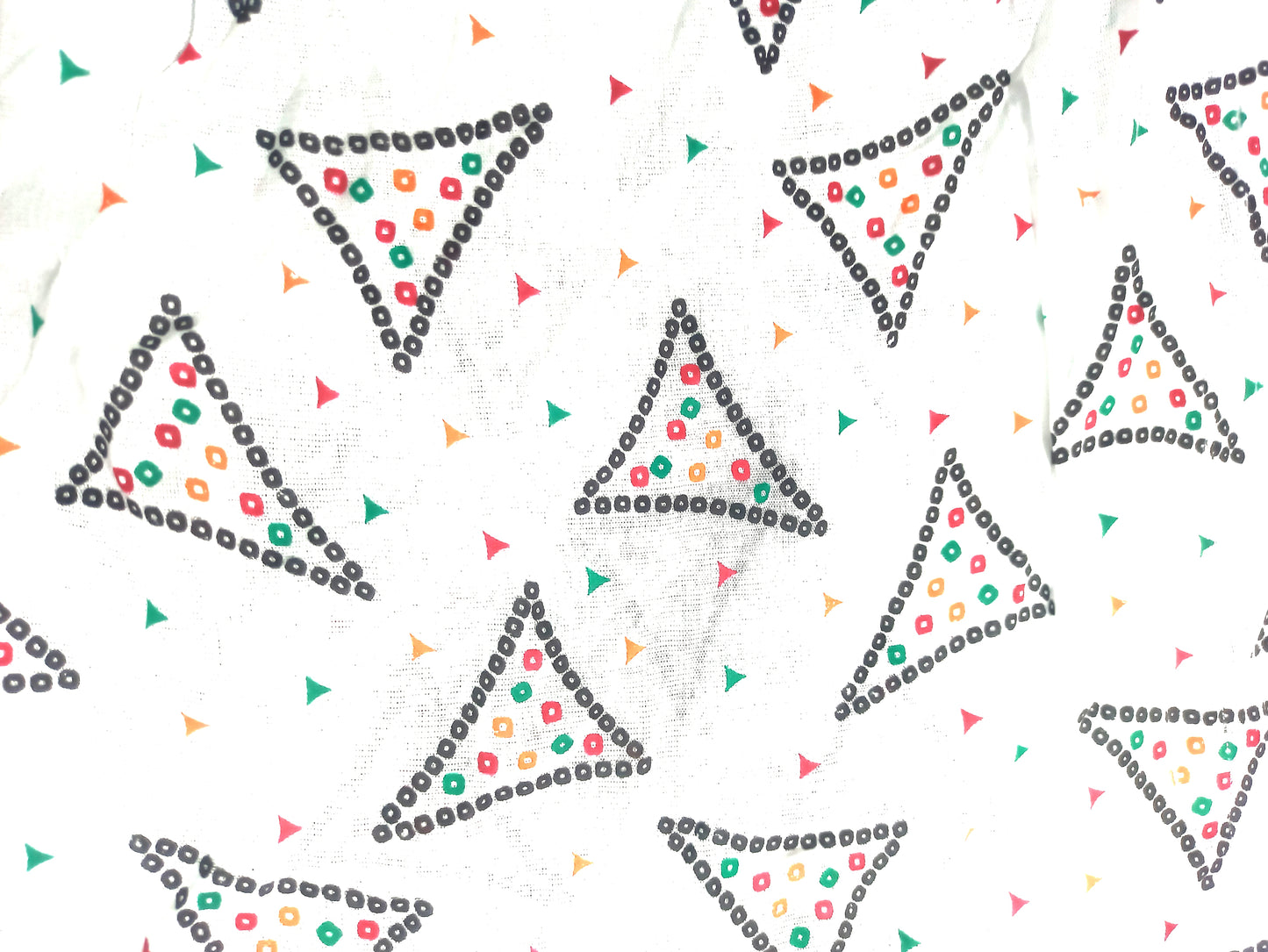 Elegant White Cotton Scarf with Geometric Triangle Print – Soft & Trendy