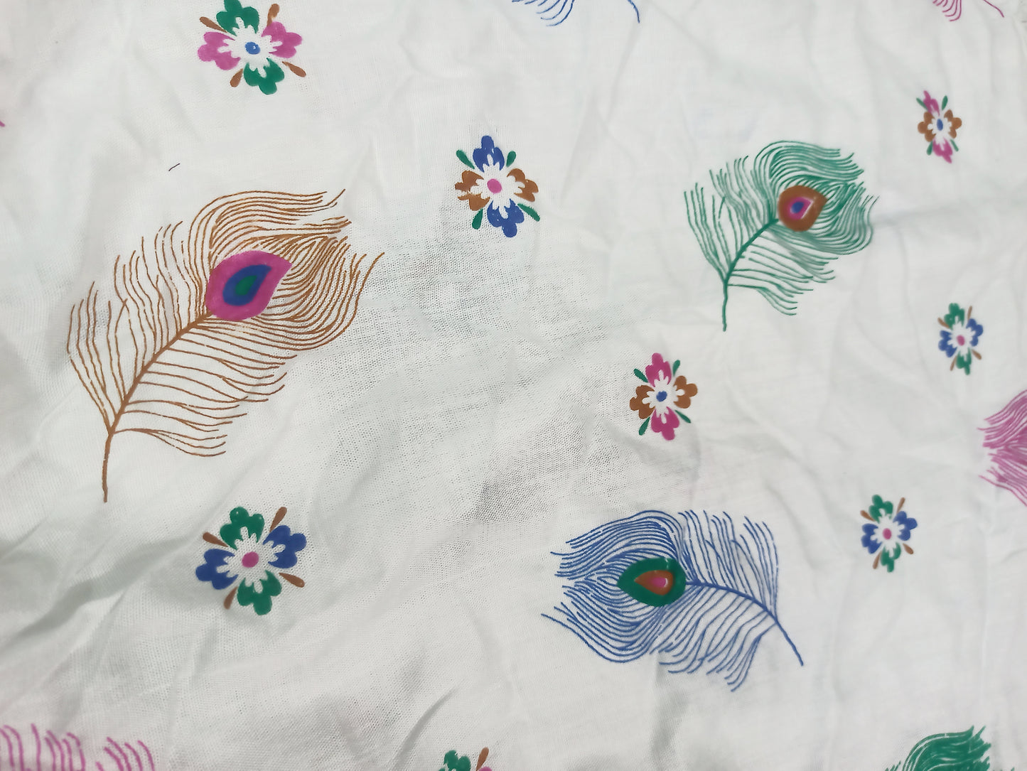 Elegant White Cotton Scarf with Multicolor Feather Print – Soft & Stylish