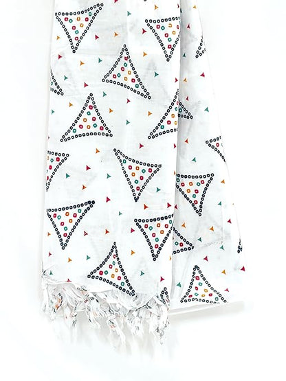 White Dupatta Triangle